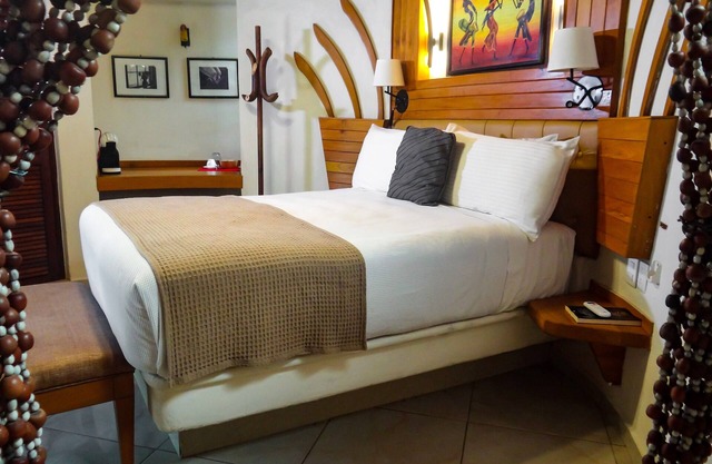 COCOS CABANAS, QUEEN BUNGALOW (O), a 4 millas de Playa del Carmen, a 1 milla de la B