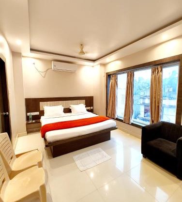 HOTEL HOME TOWN Near Jagannath Temple - Sea Beach - Fully Air conditioned & Spacious Luxuary Rooms - Free Wifi & Parking Facilities