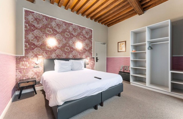 Stylish Room in Old Century Hotel