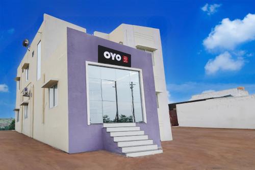 Hotel O Midway Treat Barwani