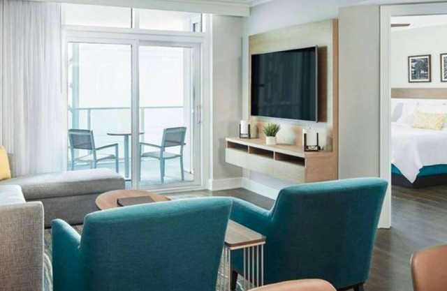 Spacious 1-bedroom + Ocean Front Balcony in Myrtle Beach - pools & hot tubs!