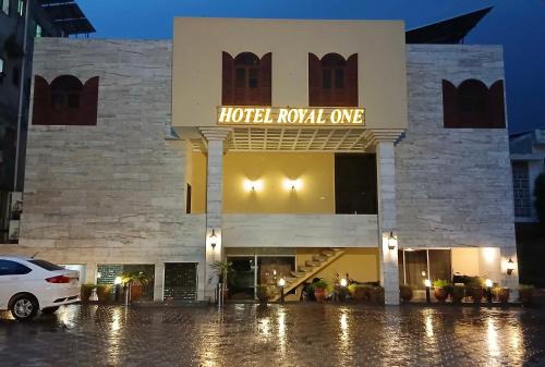 HOTEL ROYAL ONE