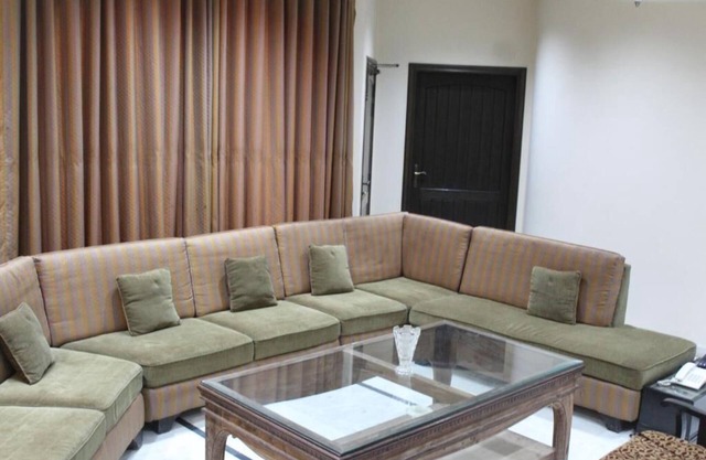 Hotel State Residency