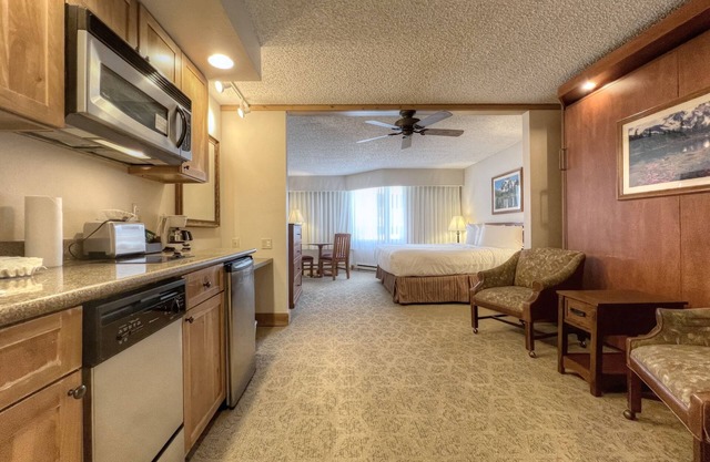 Hotel Suite with Kitchenette, Great on Mountain Location, Indoor/Outdoor Pool
