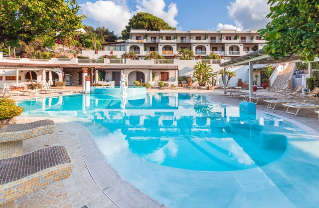 Hotel Tritone