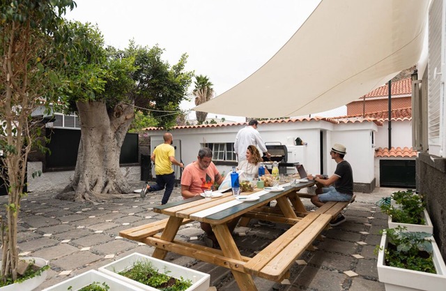 House with large garden and 4 bedrooms in Ciudad Jardin
