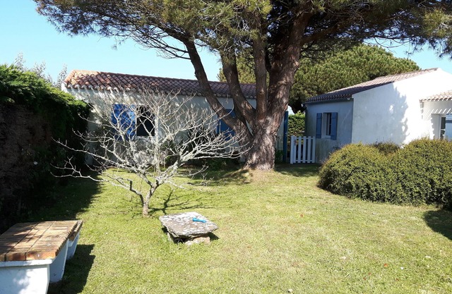House 100 m² with fenced garden