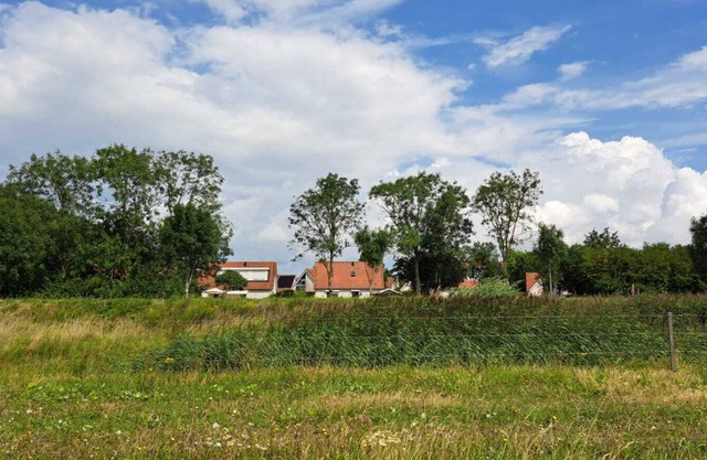 House, 1km from Sea, across natural area