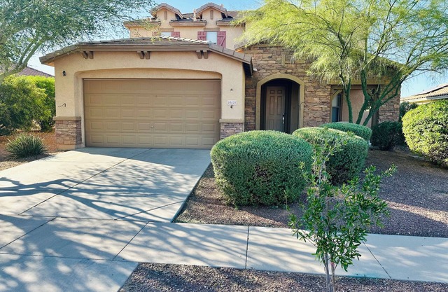 House- 3 Bedroom/ Loft/ 2 full bath/ 1 half bath