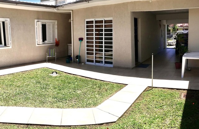 Casa de 3 habitaciones pareja, bien ubicado, prox. todo