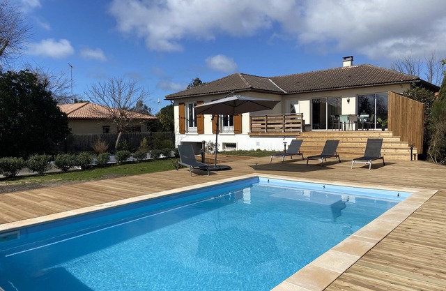 House 8/10 pers with swimming pool