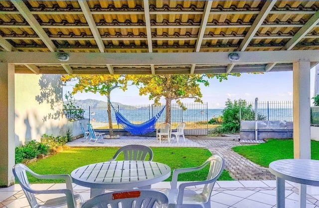 Casa junto al mar, en la playa de Zimbros Aire acondicionado, wifi, para la familia.