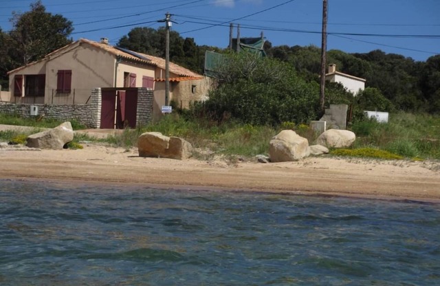 casa junto al agua en el golfo de santa Manza a 6 km de Bonifacio y