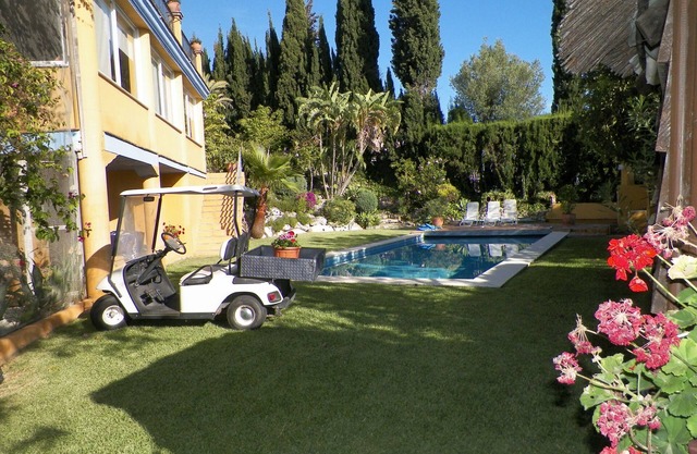 Casa dividida en 2 Apartamentos suites piscina privada y1500m2 de jardín privado