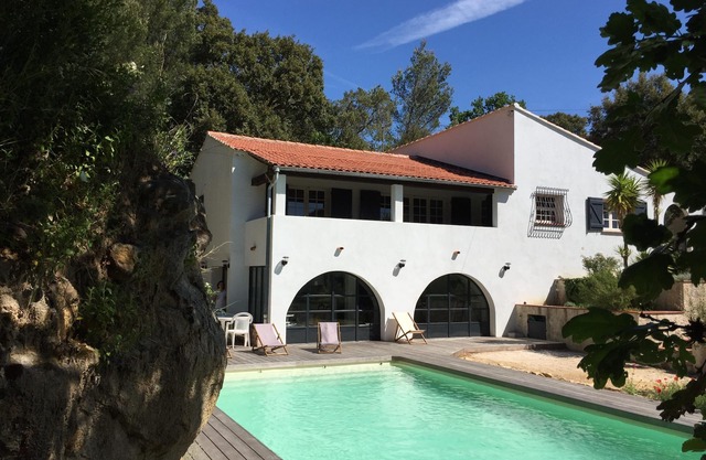 casa para 8 personas con piscina en el interior de Var
