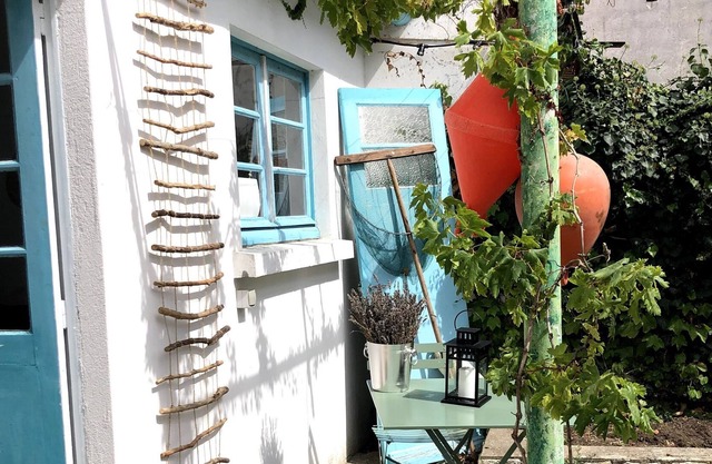 House in the heart of the village 5 minutes from the beach and the market