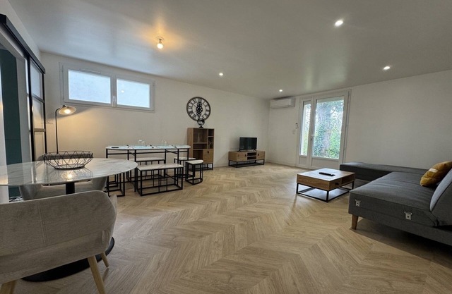 Casa tranquila con terraza y estacionamiento