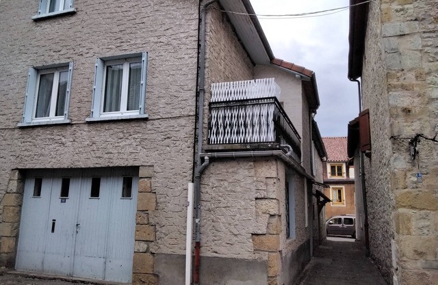 casa en pueblo pintoresco