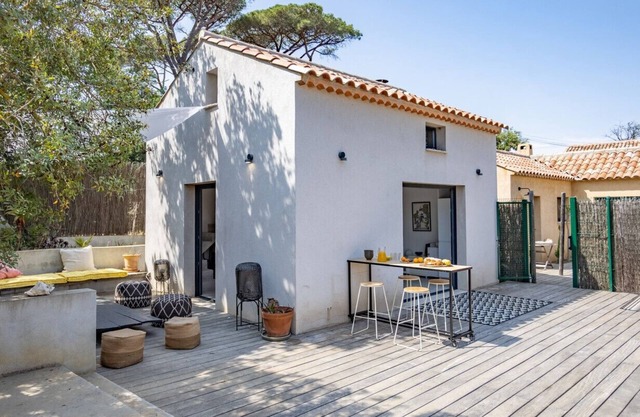 MAISON PORQUEROLLES PROCHE PLAGE PORT ET VILLAGE