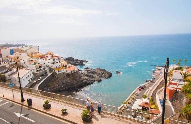 Casa en Puerto Santiago, a 100 metros de la playa!