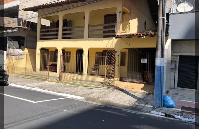 Alquiler Temporada - Casa en el Centro de Baln. Camboriú, con capacidad para 30 personas!