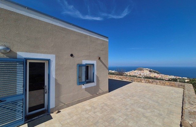 Casa en el campo con vistas a Asinara en la naturaleza