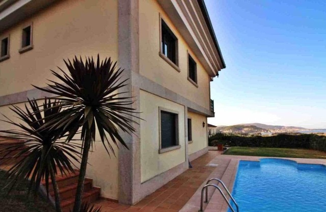 Ref. 11110 Magnifica casa con piscina y vistas