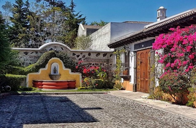House of Three Fountains with Courtyard and rooftop views