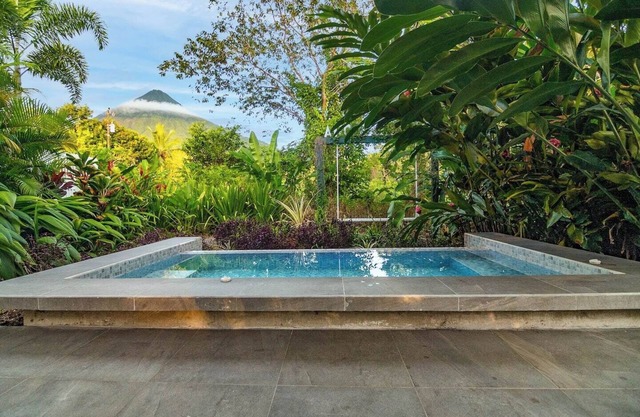 House of Views w/ King Bed + Volcano View