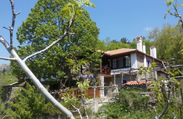 Casa RODIA Casa unifamiliar tradicional con vistas a las montañas en la naturaleza