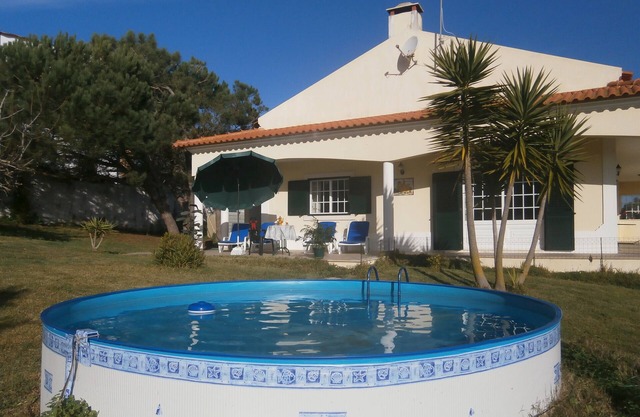 Una casa con jardin