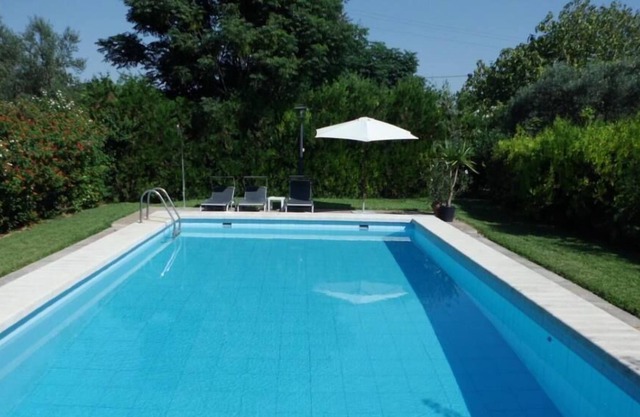 CHALET CON PISCINA A 8 KM DE SEVILLA