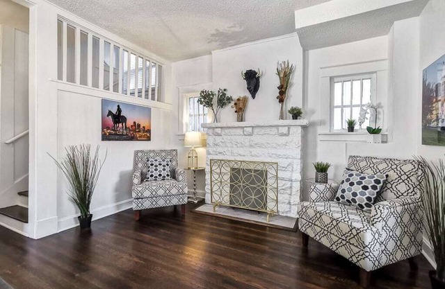 House w/ Excellent Locale. Beautifully remodeled!