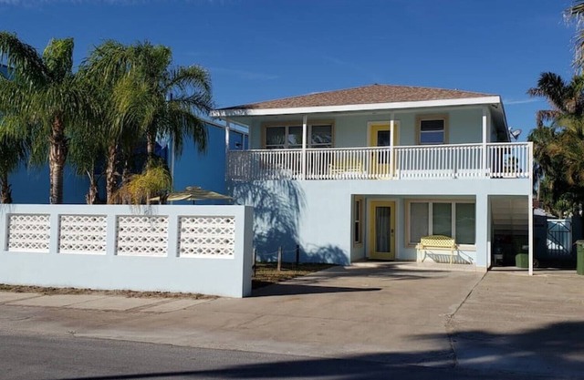 House w/ Private Pool - Walking distance to beach