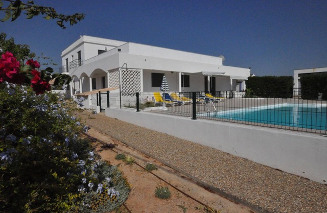 Casa con 9 dormitorios,9 baño , climatización,piscina calentada a pedido,gim.