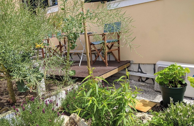 House with a fenced garden in Estoril
