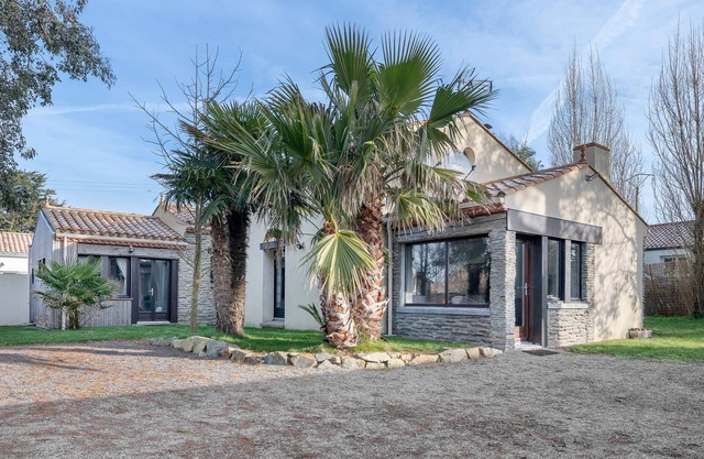 Casa con una extensión de 11 800 m del mar