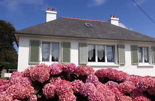 Casa con jardín cerrado cerca del mar cerca de Perros Guirec