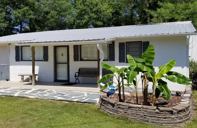 House with fenced yard, pets welcome, one level, Holden Beach