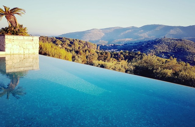 Casa con vistas panorámicas al mar ya la montaña