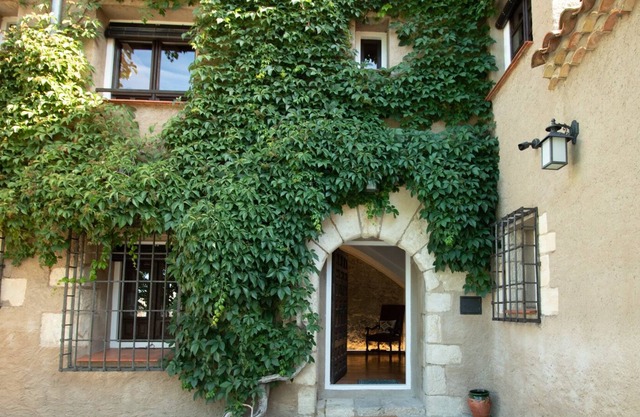 Casa con jardín, piscina y parking privado en el corazón histórico de Cuenca