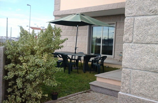Casa con casa jardinGrande