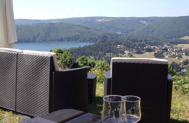 casa con vistas al lago y las montañas