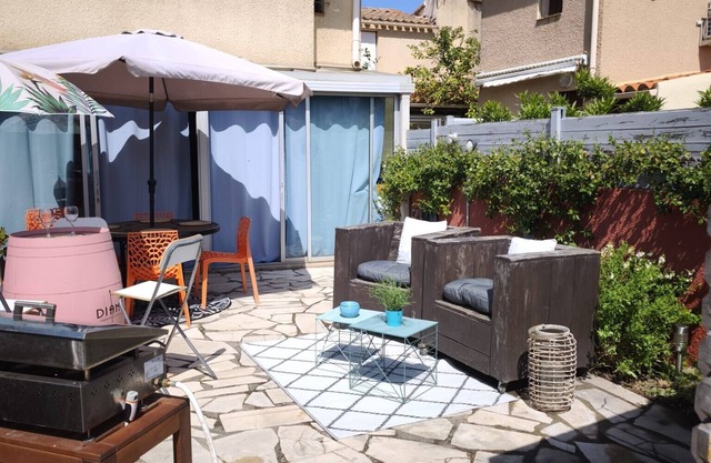 ¡Casa con gran terraza cerca del puerto! à St Cyprien
