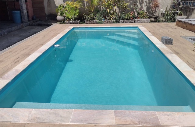 House w/ pool and barbecue 6 min walk from the beach