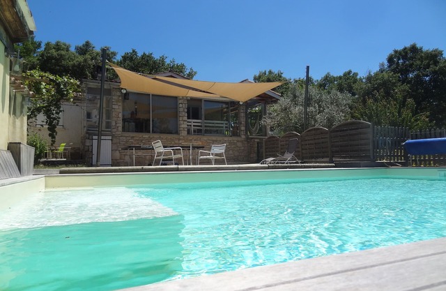 Casa en la naturaleza con piscina cerca de las gargantas del Ardèche