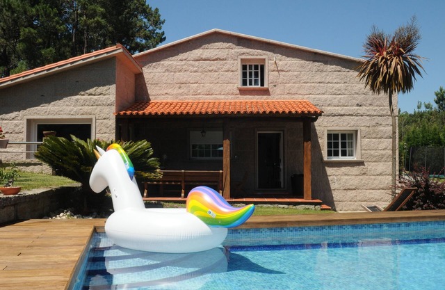 Casa con piscina próxima a la playa