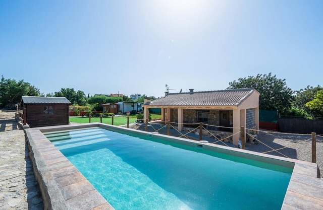Pequeña masia con piscina privada a 500m playa
