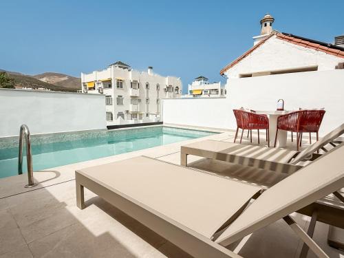 House with private rooftop pool, cinema, gym REMS