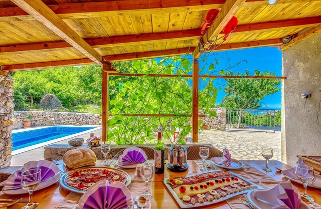 Casa con vistas al mar en su propio valle con jardín ecológico.
